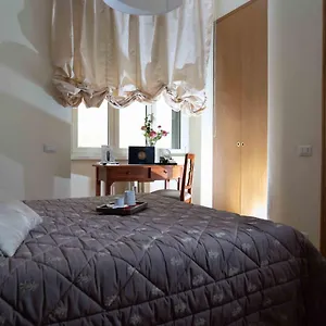 https://domus-cavour.it-romehotels.com